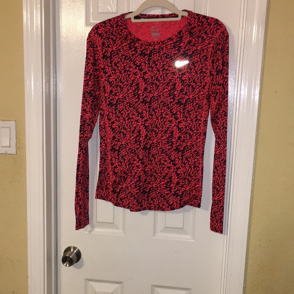 Ladies Nike running Dri Fit med long  sleeved black  and red tee A#133